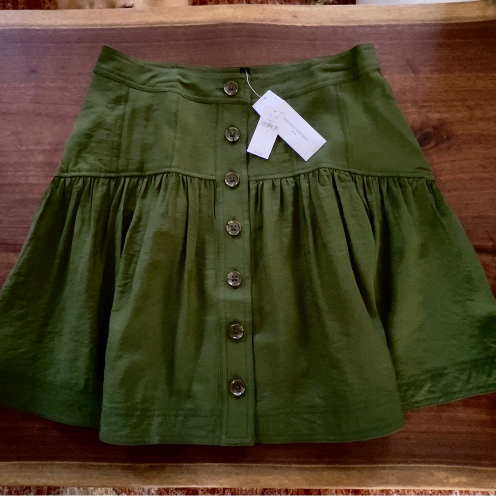 NWT Banana Republic Olive Green Button Front Mini Skirt Size Small